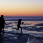 people-at-ocean-beach-1113tm-bkgd-478.jpg
